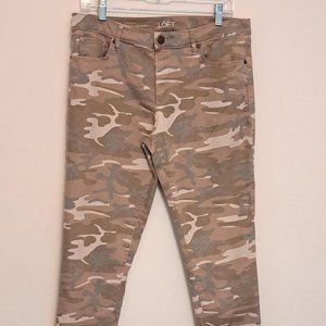 Ann Taylor Loft Camo Pattern Relaxed Skinny Jean Size 29/8 EUC